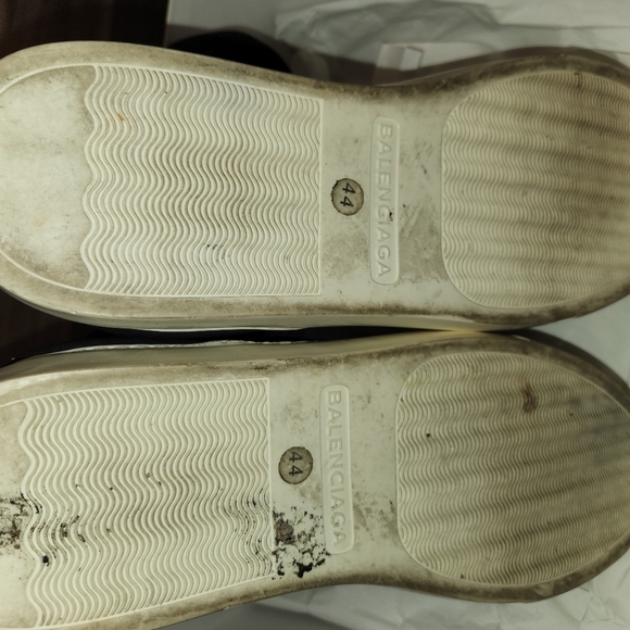 Sneakers - Picture 11 of 11